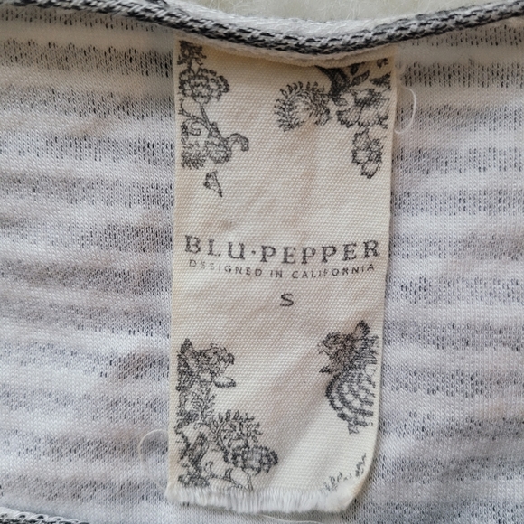 Blu Pepper black cream striped crochet top - Picture 6 of 8